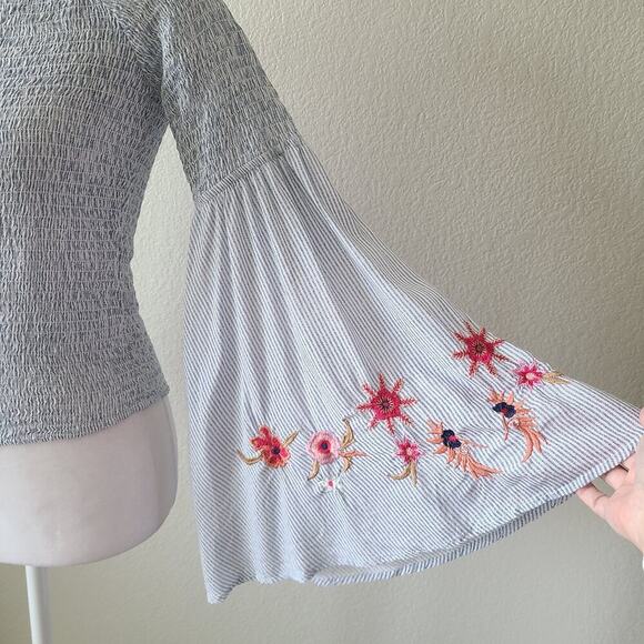 Guess Womens Smocked Embroidered Top SZ Medium Flare Bell Sleeve Floral Bohemian - Picture 2 of 11